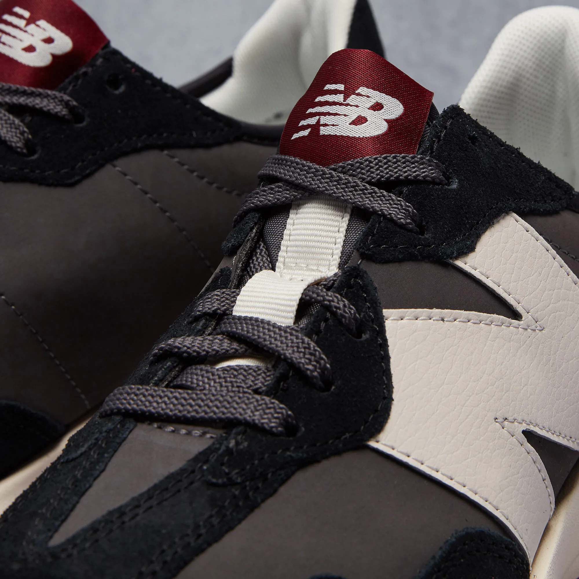 New Balance 327 Shoes