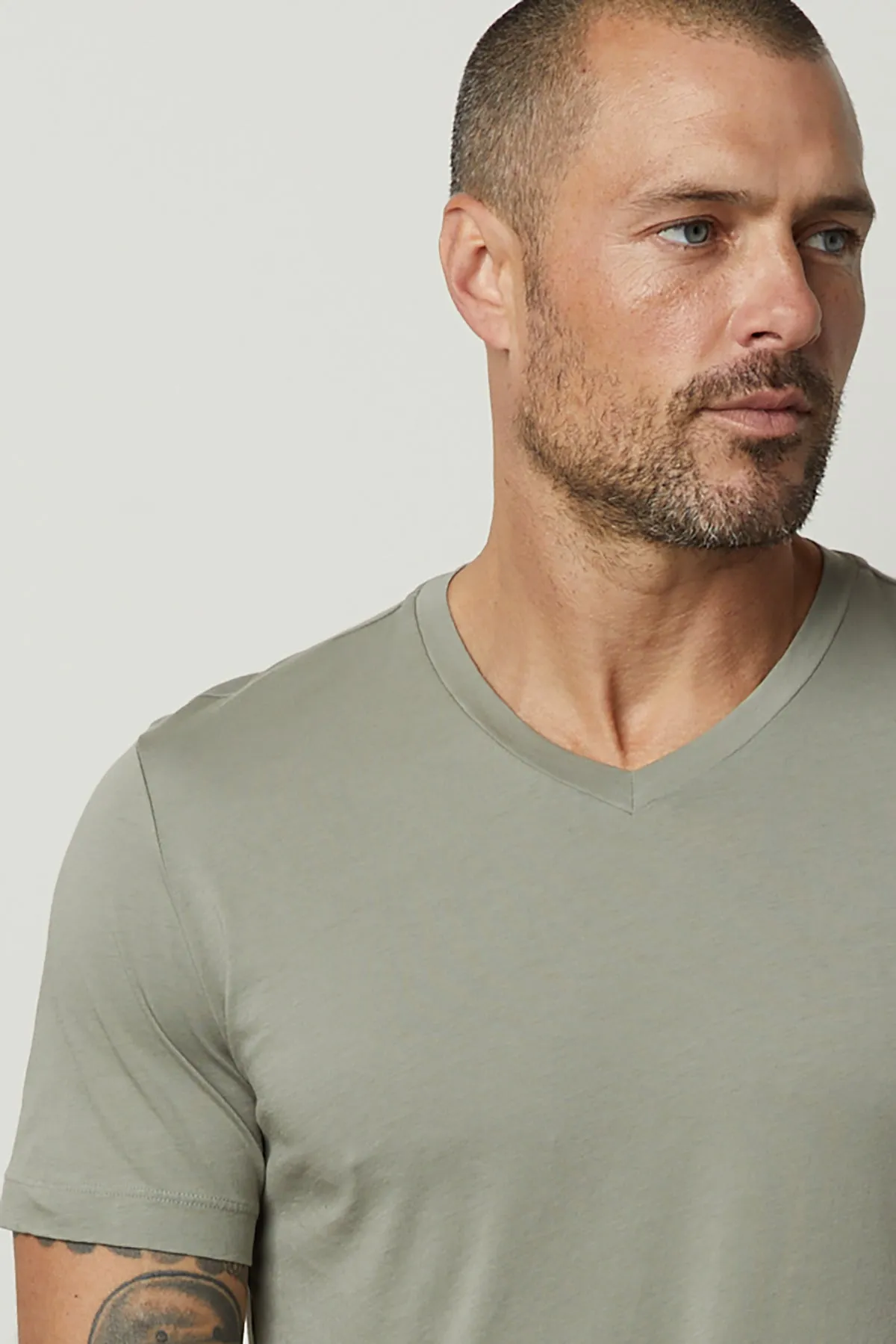 SAMSEN WHISPER CLASSIC V-NECK TEE